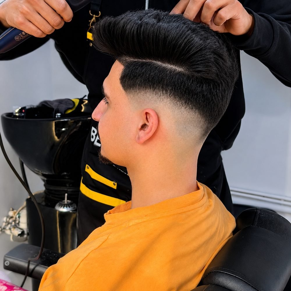 Taper fade coiffé et brushé, salon coiffure homme Marrakech